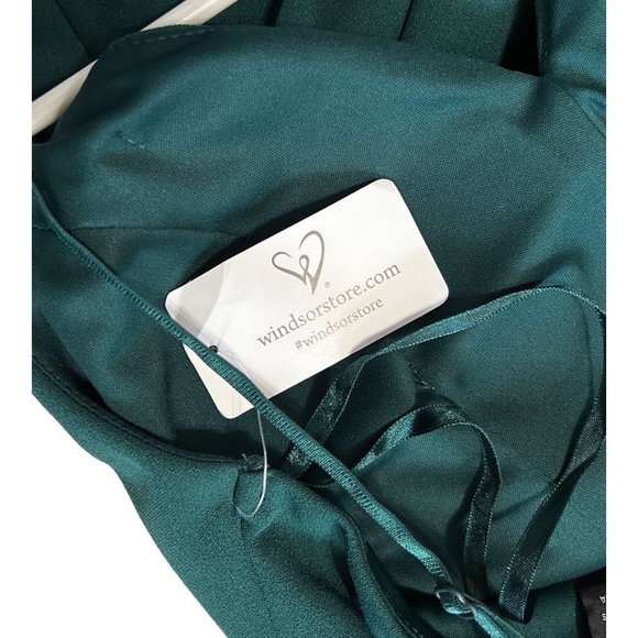 Windsor Green sleeveless sweetheart neckline formal gown woman’s medium, 1510 - Picture 9 of 9